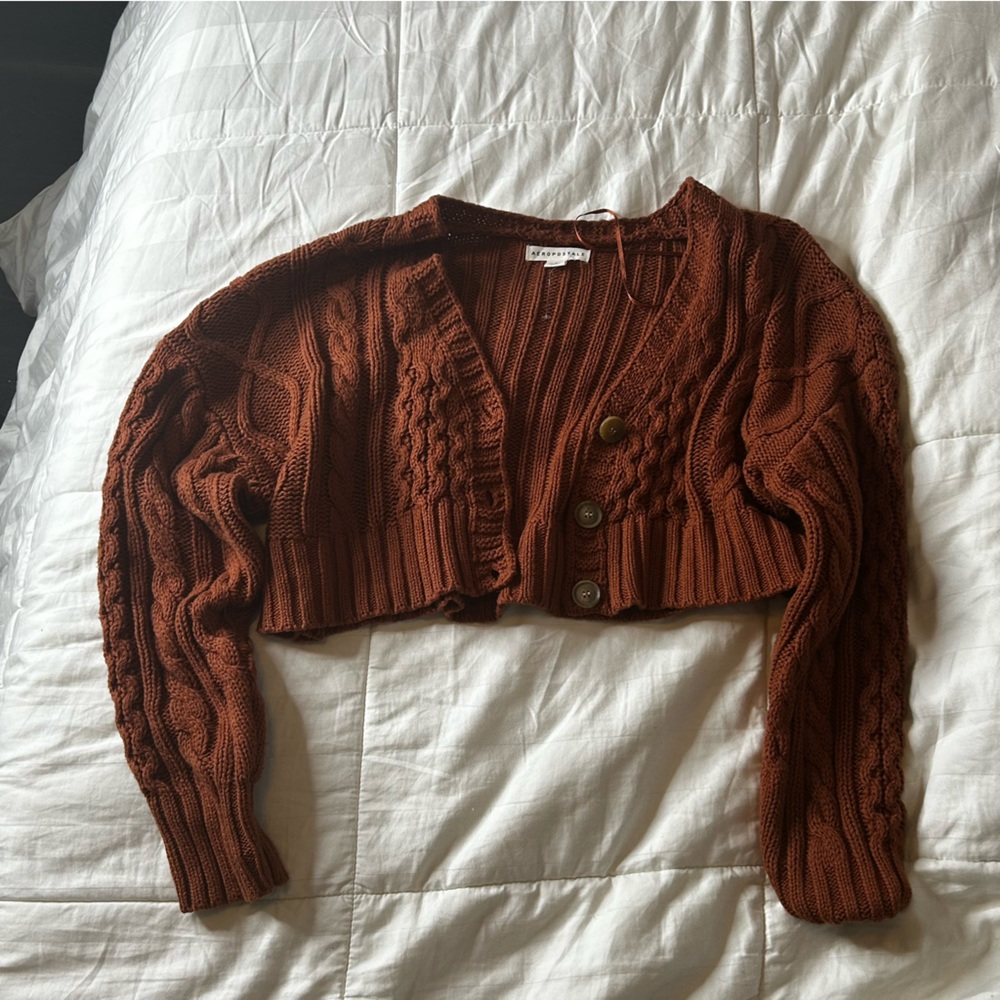 Cute cropped knitted sweater